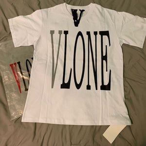VLONE MEN T SHIRT SIZE S (REFLECTIVE)